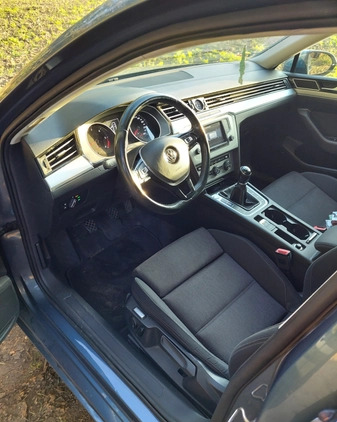 Volkswagen Passat cena 46999 przebieg: 239000, rok produkcji 2015 z Gostyń małe 301